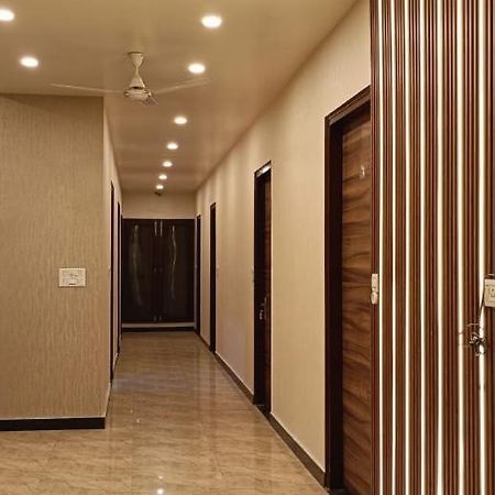 Hotel Saffron Мирут Екстериор снимка