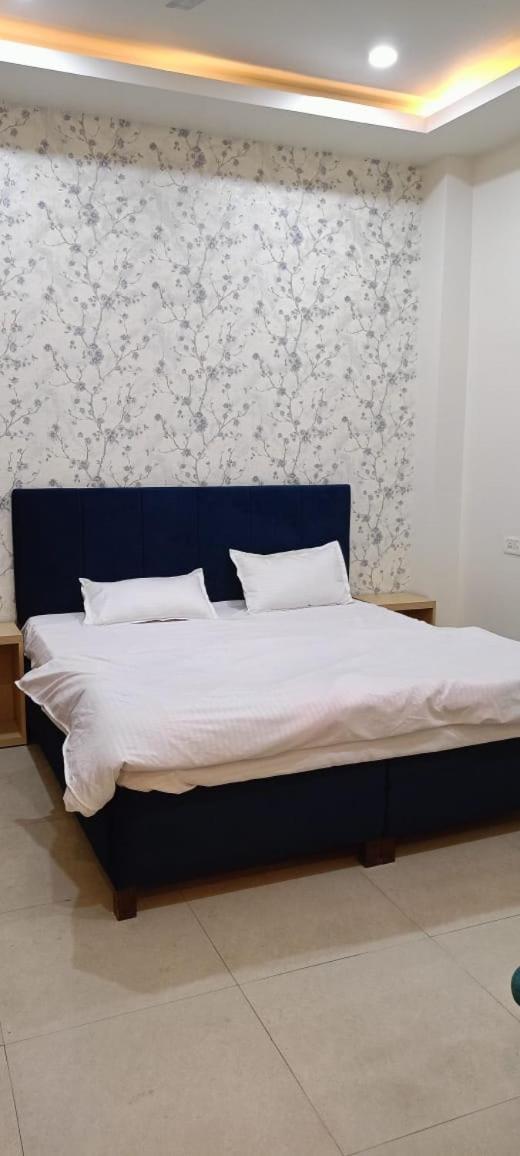 Hotel Saffron Мирут Екстериор снимка