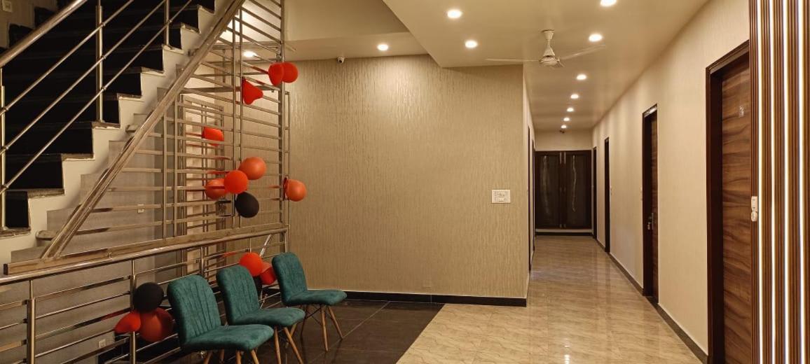 Hotel Saffron Мирут Екстериор снимка