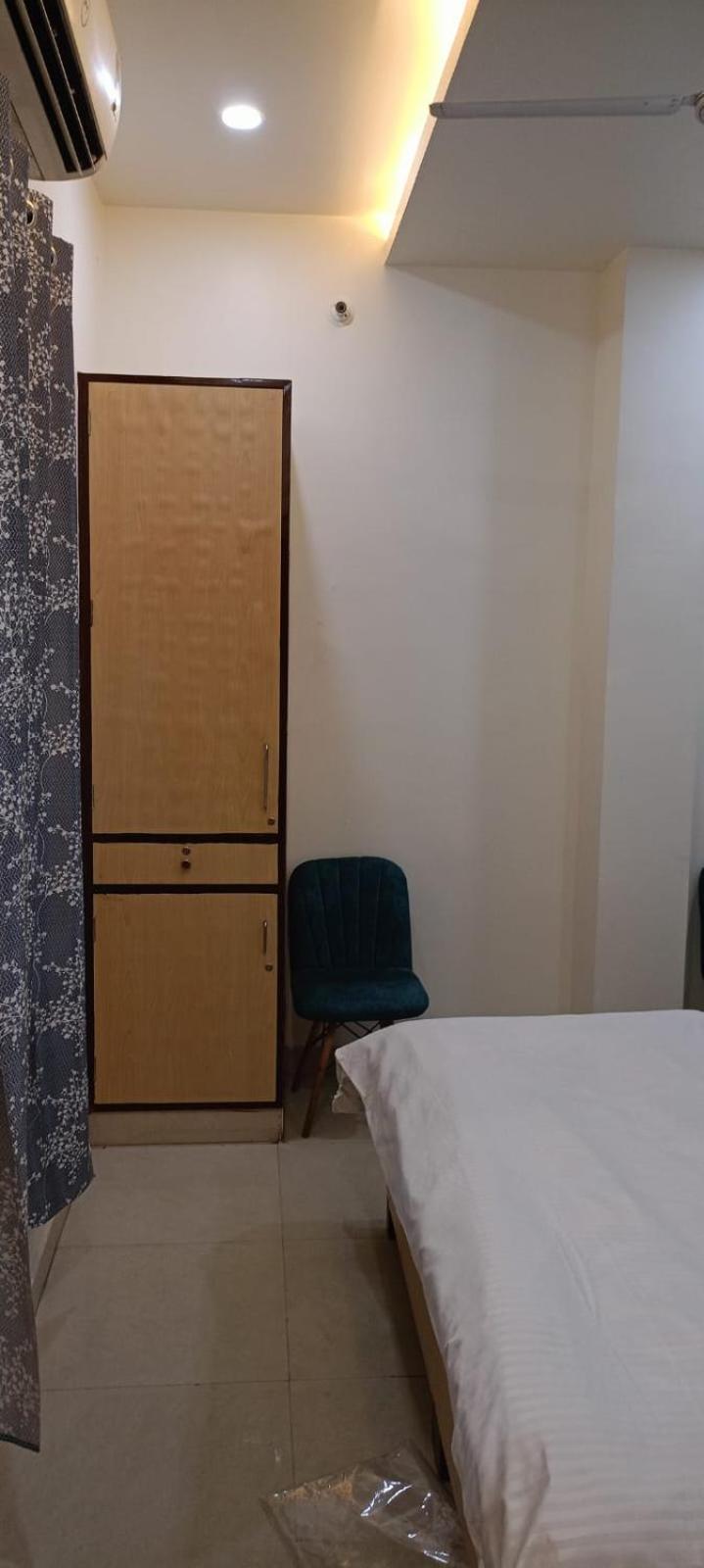 Hotel Saffron Мирут Екстериор снимка