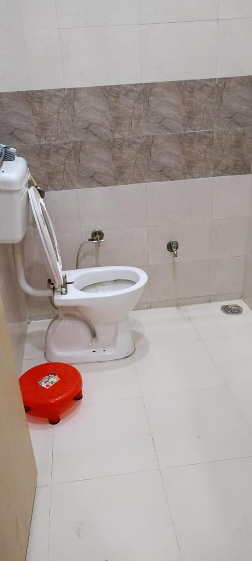 Hotel Saffron Мирут Екстериор снимка