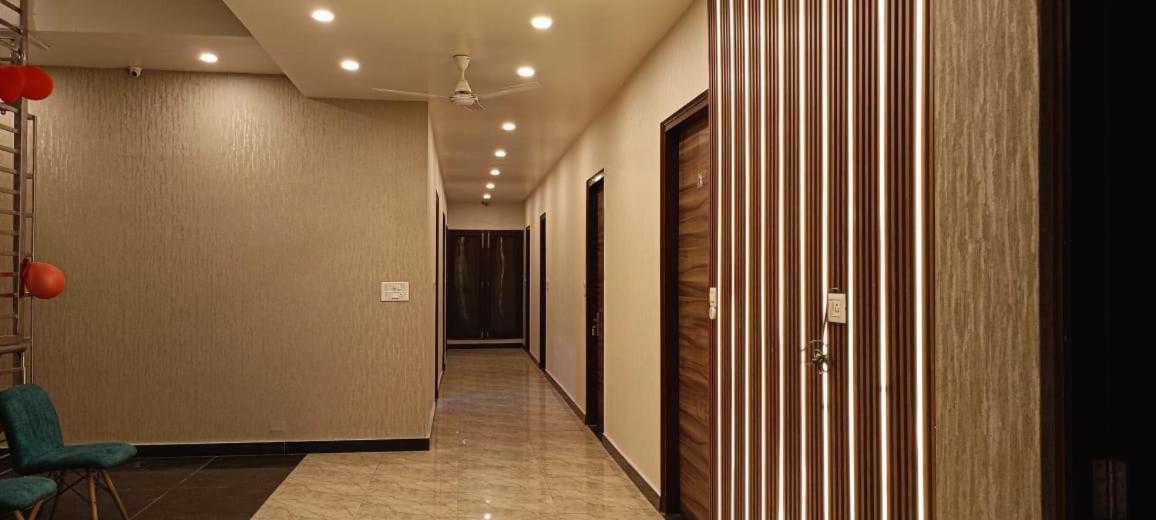 Hotel Saffron Мирут Екстериор снимка