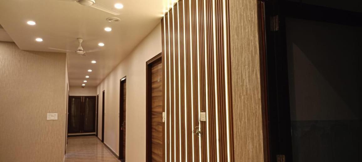 Hotel Saffron Мирут Екстериор снимка